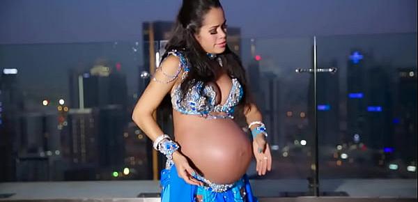  Pregnant Belly Dancer